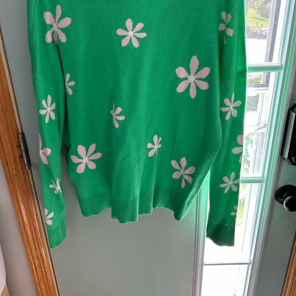 Green Sweater with White Floral Pattern - Picture 3 of 3
